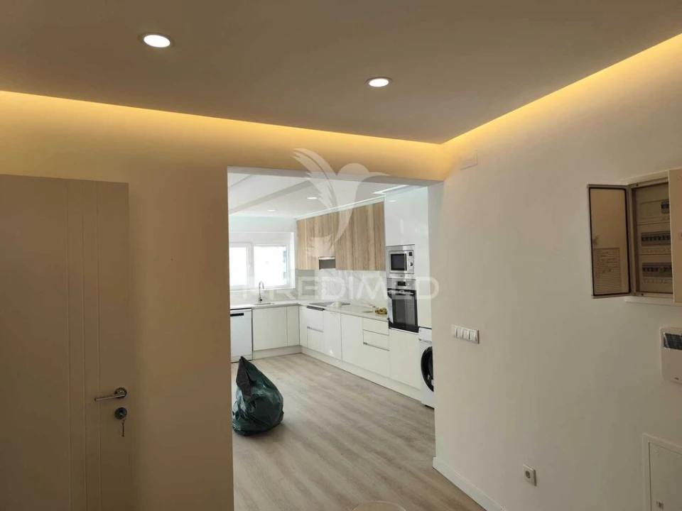 Apartamento T3 para Venda em Laranjeiro e Feijó Foto 4