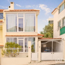 Moradia T4 para Venda em São Domingos de Rana