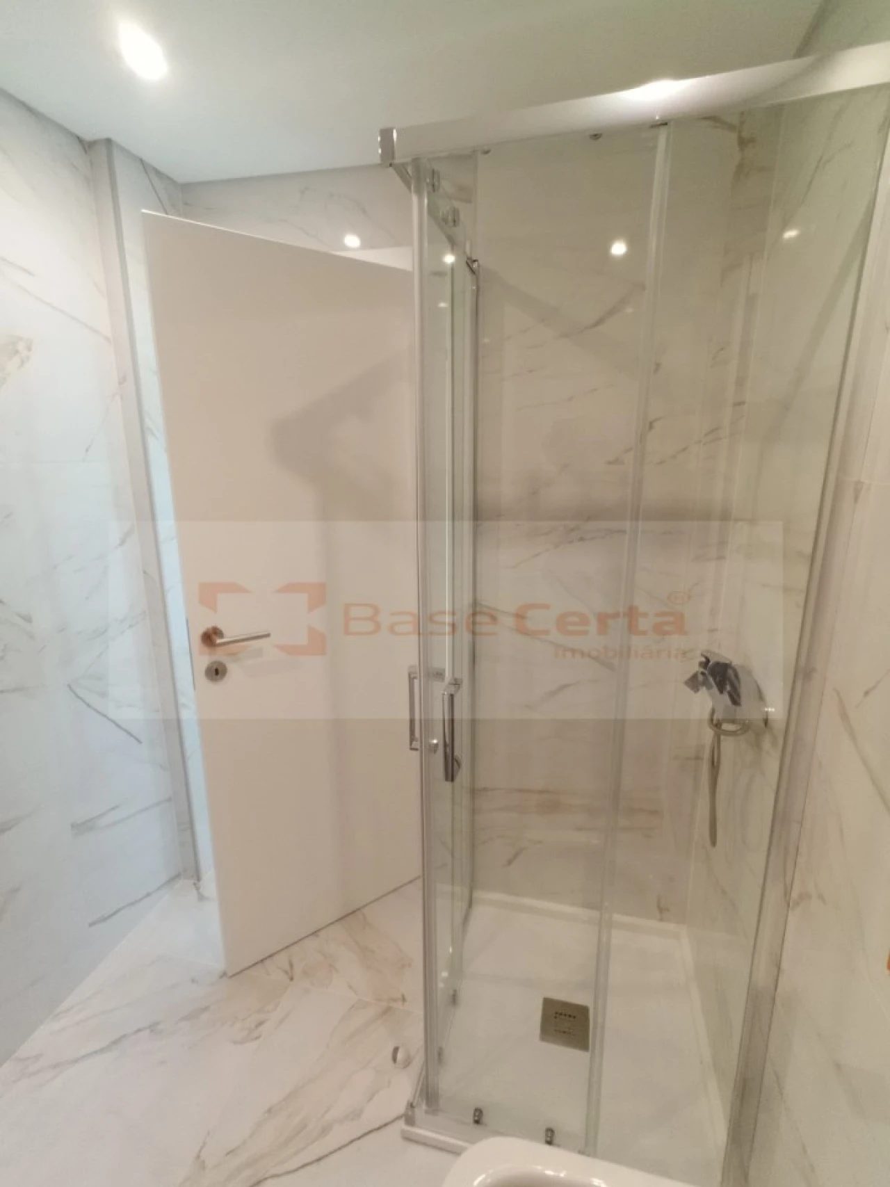 Moradia T4 para Venda em Corroios Foto 15