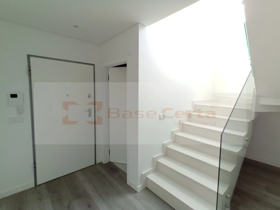 Moradia T4 para Venda em Corroios Foto 16