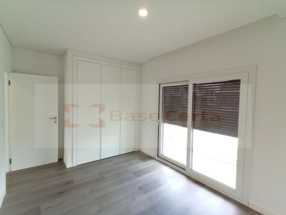 Moradia T4 para Venda em Corroios Foto 18