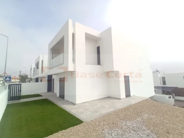 Moradia T4 para Venda em Corroios