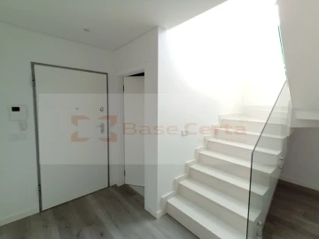 Moradia T4 para Venda em Corroios