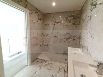 Moradia T4 para Venda em Corroios