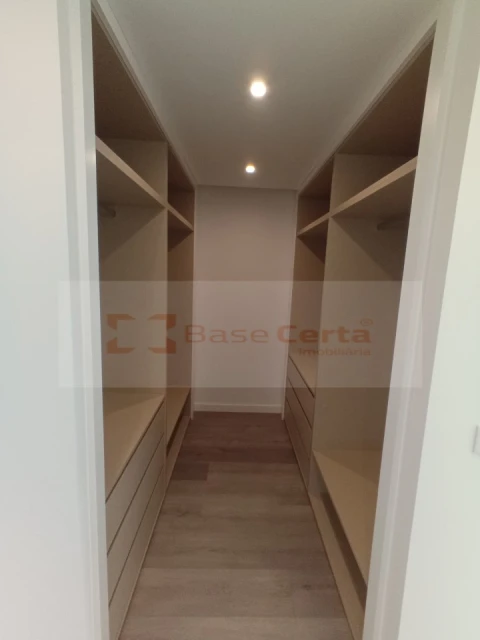 Moradia T4 para Venda em Corroios