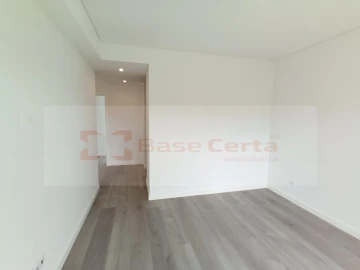 Moradia T4 para Venda em Corroios