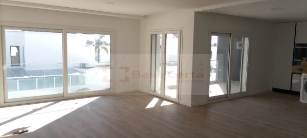 Moradia T4 para Venda em Corroios