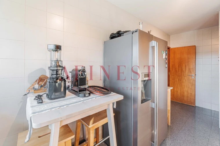 Apartamento T2 para Venda em Alfragide Foto 28