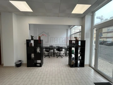 Loja para Arrendamento em Peniche