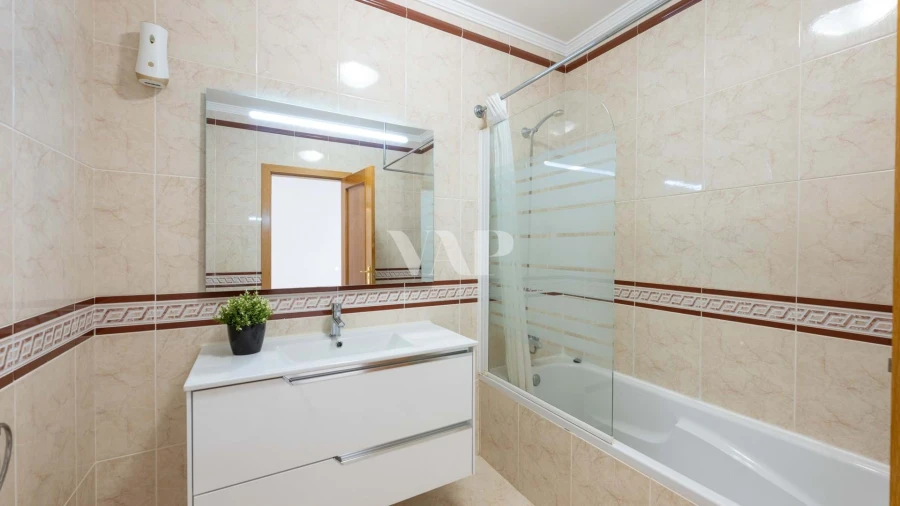 Apartamento T2 para Venda em Quarteira Foto 14