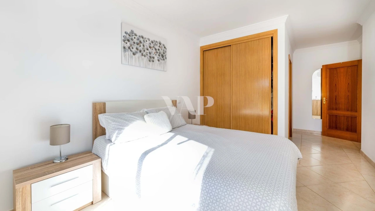 Apartamento T2 para Venda em Quarteira Foto 16