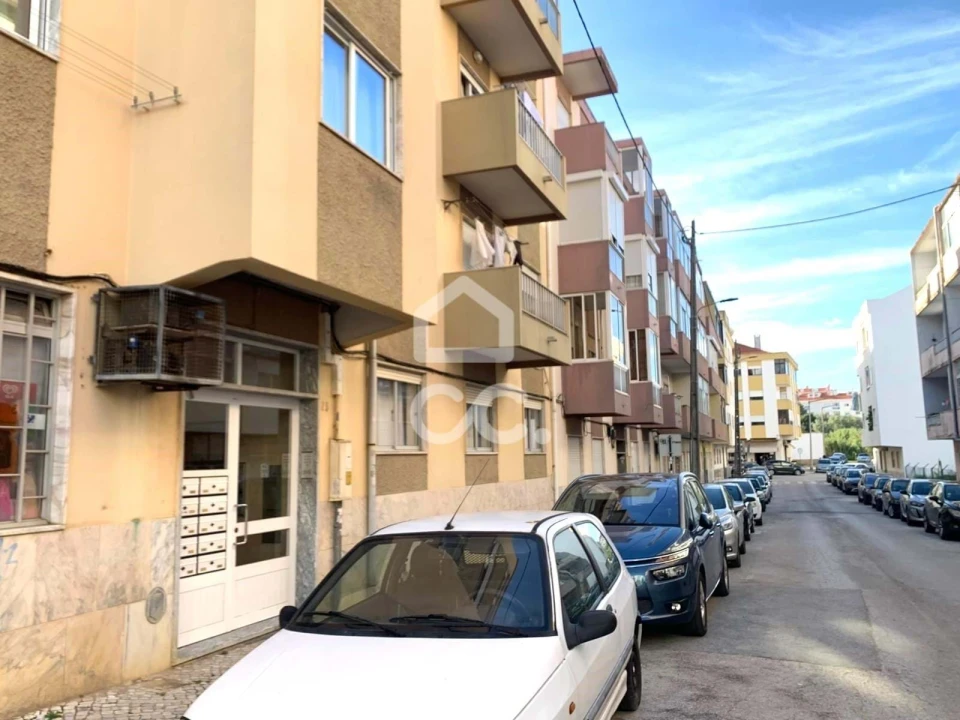 Apartamento T2 para Arrendamento em Seixal, Arrentela e Aldeia de Paio Pires Foto 1