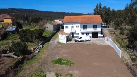 Moradia T3 para Venda em Vila Facaia