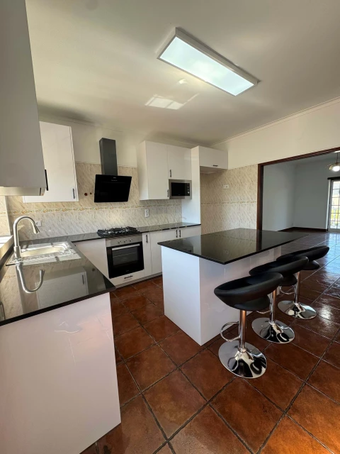 Moradia T3 para Venda em Vila Facaia