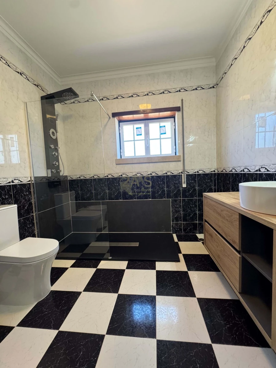 Moradia T3 para Venda em Vila Facaia Foto 11