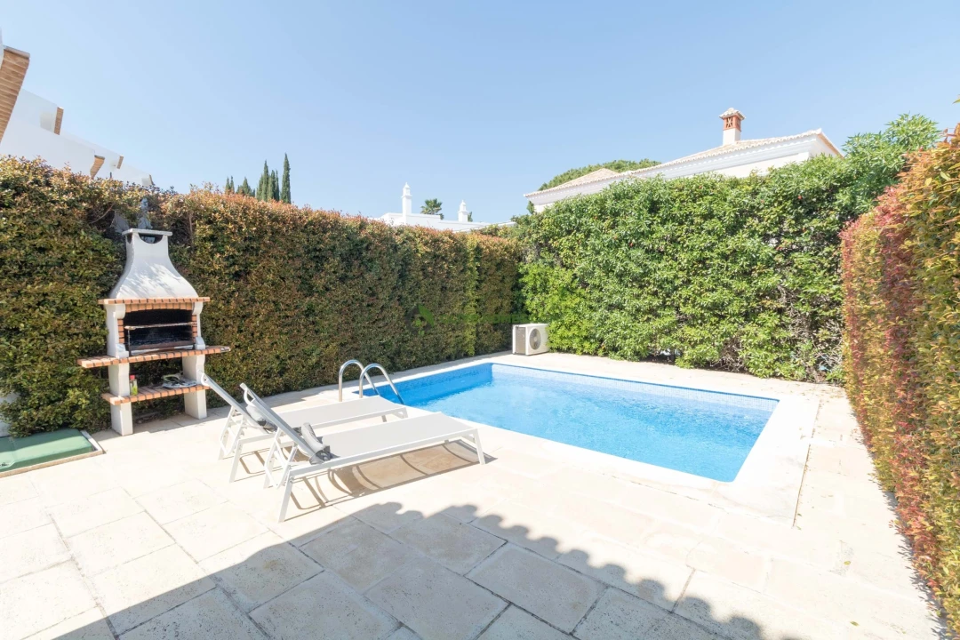 Moradia T3 para Venda em Almancil Foto 14