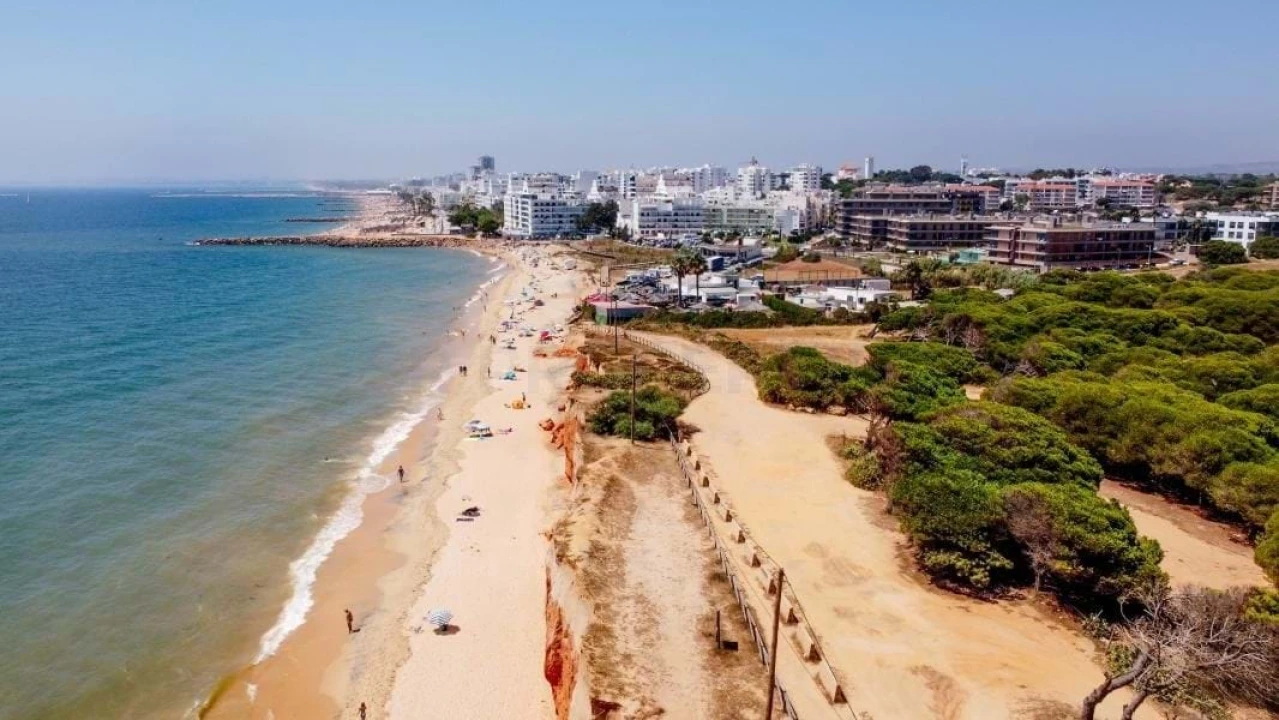 Apartamento T2 para Venda em Quarteira Foto 23