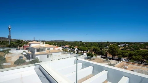 Moradia T4 para Venda em Quarteira