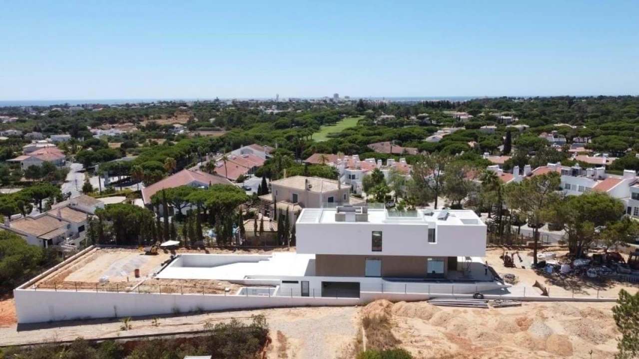 Moradia T4 para Venda em Quarteira Foto 18