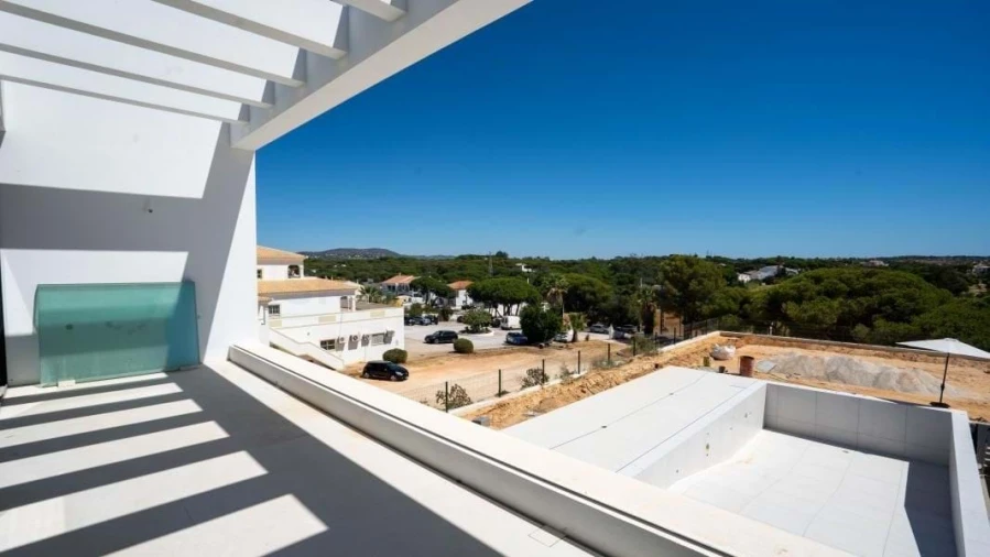 Moradia T4 para Venda em Quarteira Foto 10