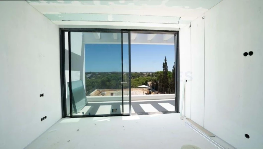 Moradia T4 para Venda em Quarteira Foto 5