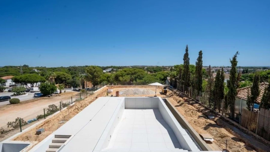 Moradia T4 para Venda em Quarteira Foto 12