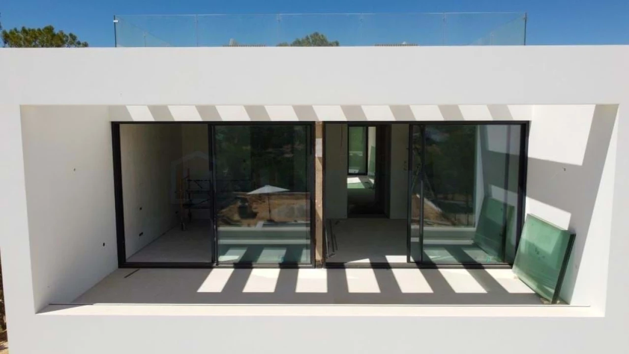 Moradia T4 para Venda em Quarteira Foto 21