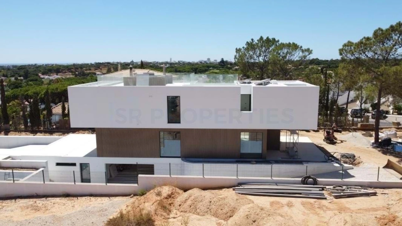 Moradia T4 para Venda em Quarteira Foto 17