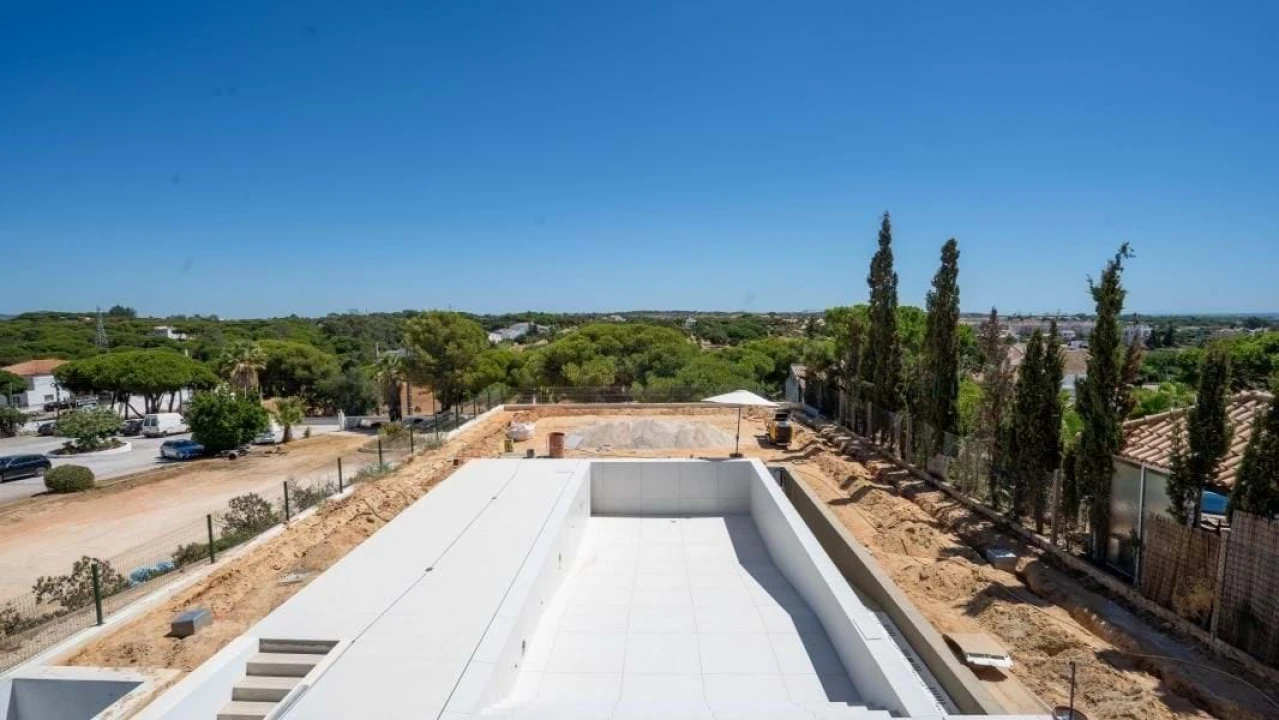 Moradia T4 para Venda em Quarteira Foto 12