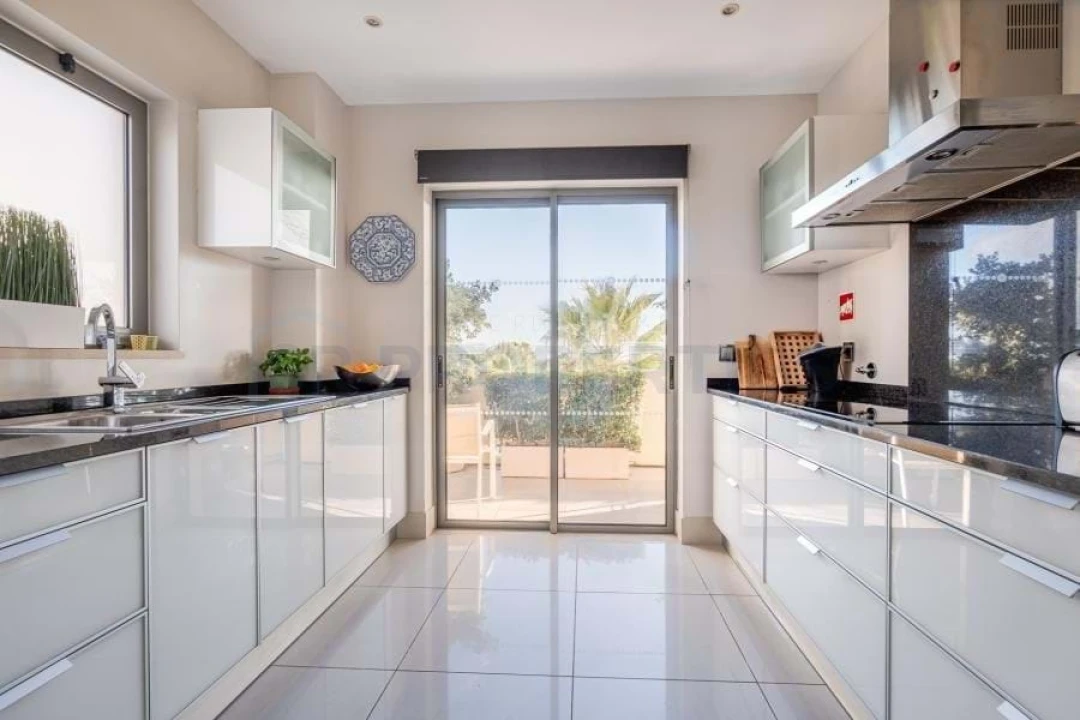 Apartamento T2 para Venda em Quarteira Foto 4