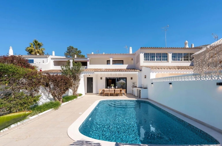 Moradia T4 para Venda em Almancil Foto 2