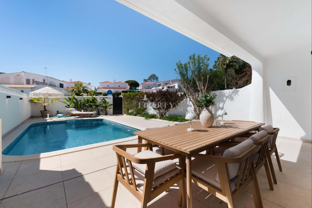 Moradia T4 para Venda em Almancil Foto 4