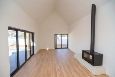 Moradia T3 para Venda em Santo Estêvão