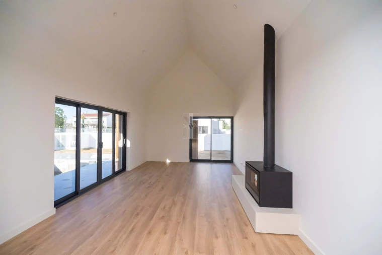 Moradia T3 para Venda em Santo Estêvão Foto 5