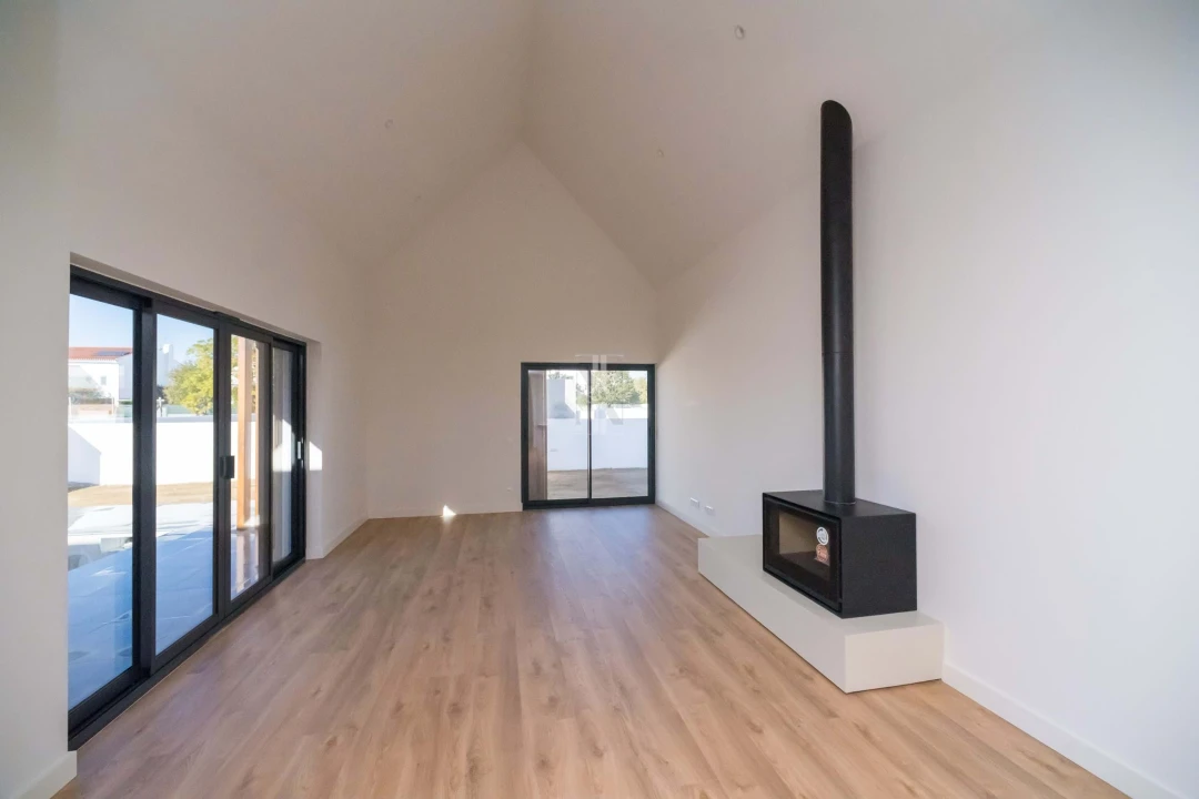 Moradia T3 para Venda em Santo Estêvão Foto 1