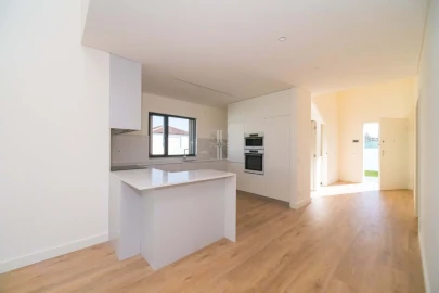 Moradia T3 para Venda em Santo Estêvão