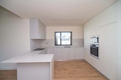 Moradia T3 para Venda em Santo Estêvão