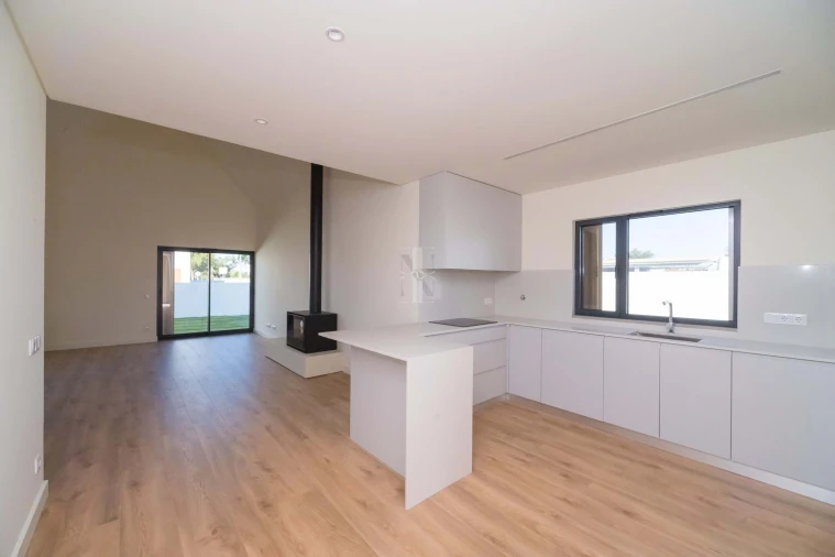 Moradia T3 para Venda em Santo Estêvão