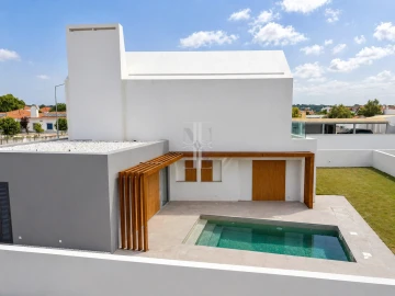 Moradia T3 para Venda em Santo Estêvão