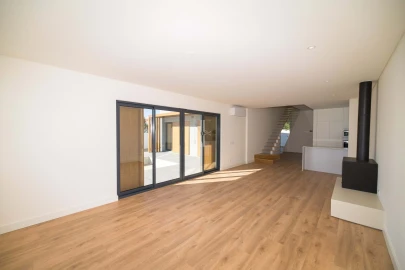 Moradia T3 para Venda em Santo Estêvão