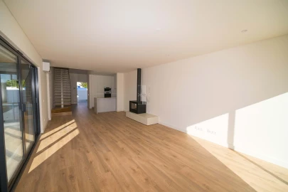 Moradia T3 para Venda em Santo Estêvão