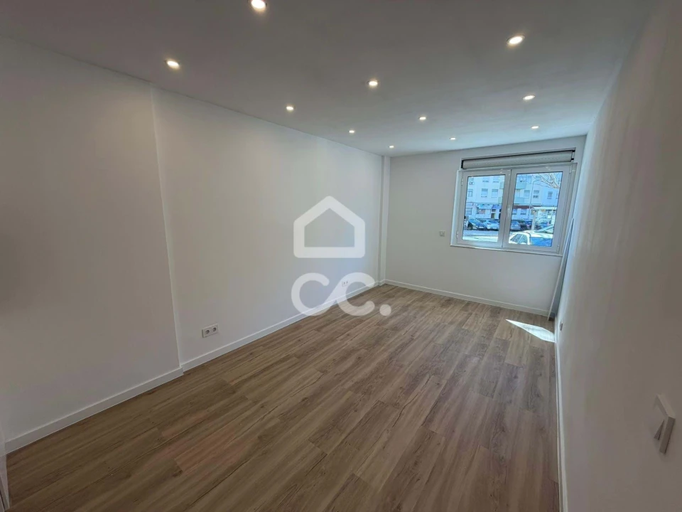 Apartamento T2 para Venda em Odivelas Foto 3