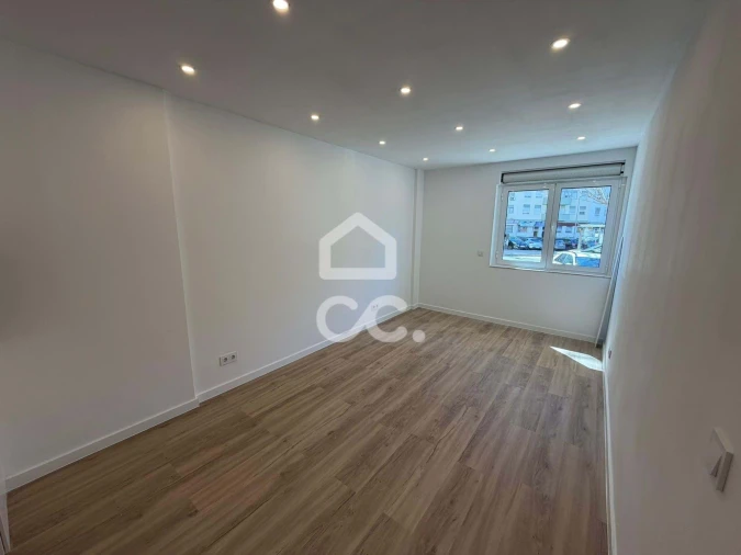 Apartamento T2 para Venda em Odivelas Foto 3