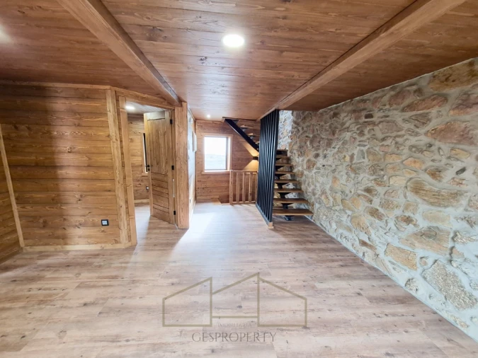 Moradia T3 para Venda em Cortes do Meio Foto 18