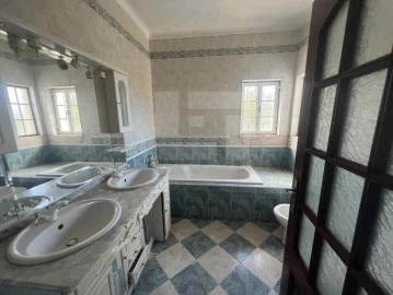 Moradia T4 para Venda em Rio de Moinhos