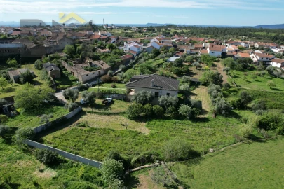 Moradia T3 para Venda em Cebolais de Cima e Retaxo