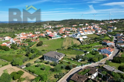 Moradia T3 para Venda em Cebolais de Cima e Retaxo