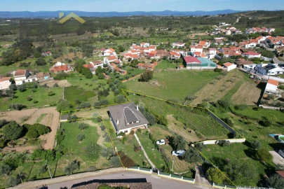 Moradia T3 para Venda em Cebolais de Cima e Retaxo