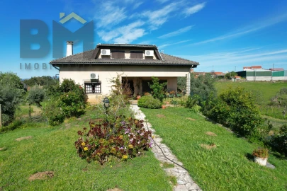 Moradia T3 para Venda em Cebolais de Cima e Retaxo