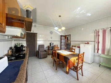 Moradia T3 para Venda em Cebolais de Cima e Retaxo